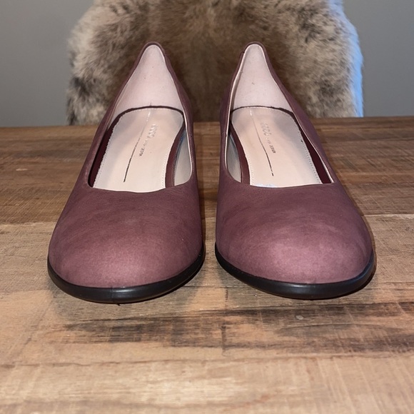 Ecco Women's Burgundy Heels - Picture 3 of 10